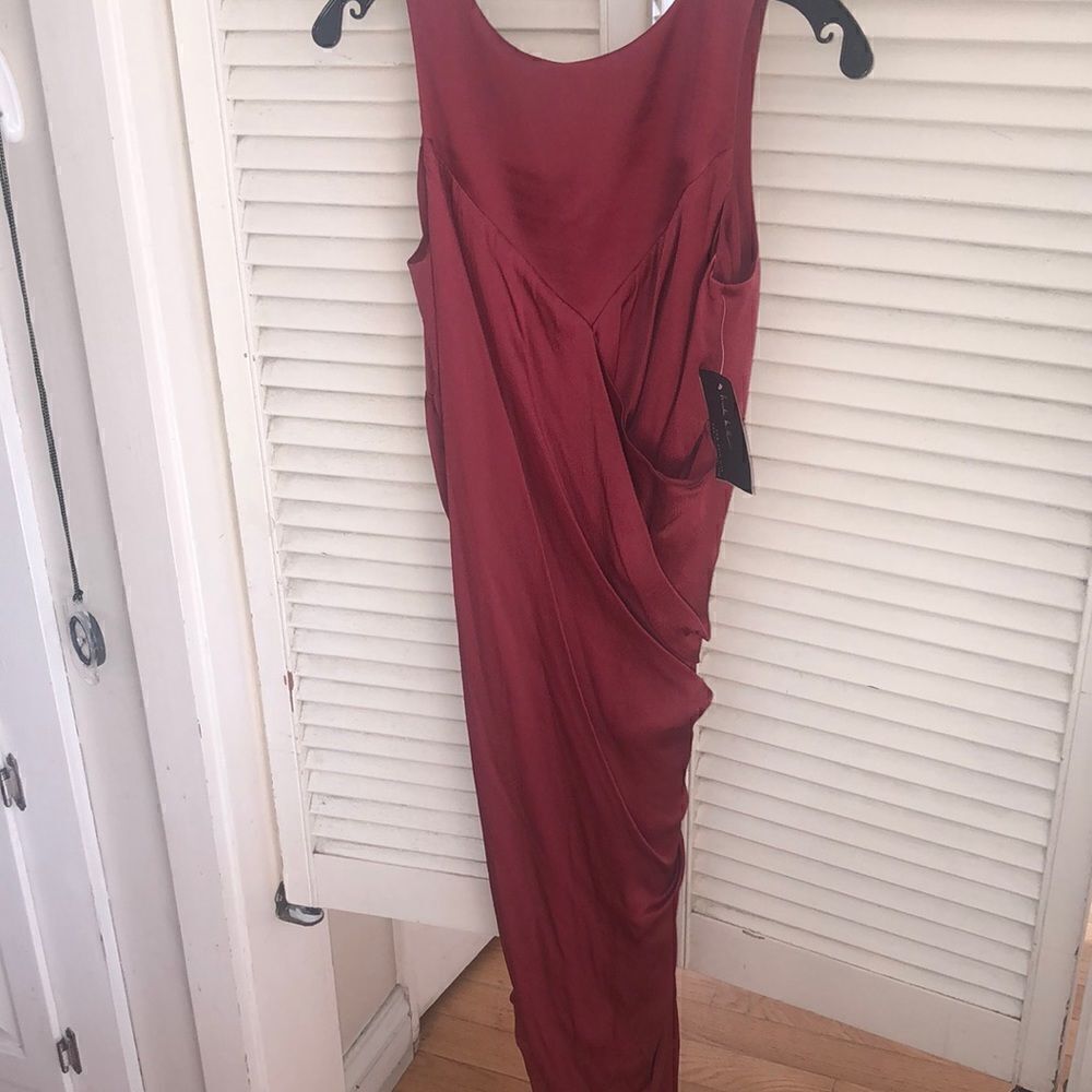 Romantic & Elegant 💯% Silk Draped Dress by Nicole Miller Collection.
